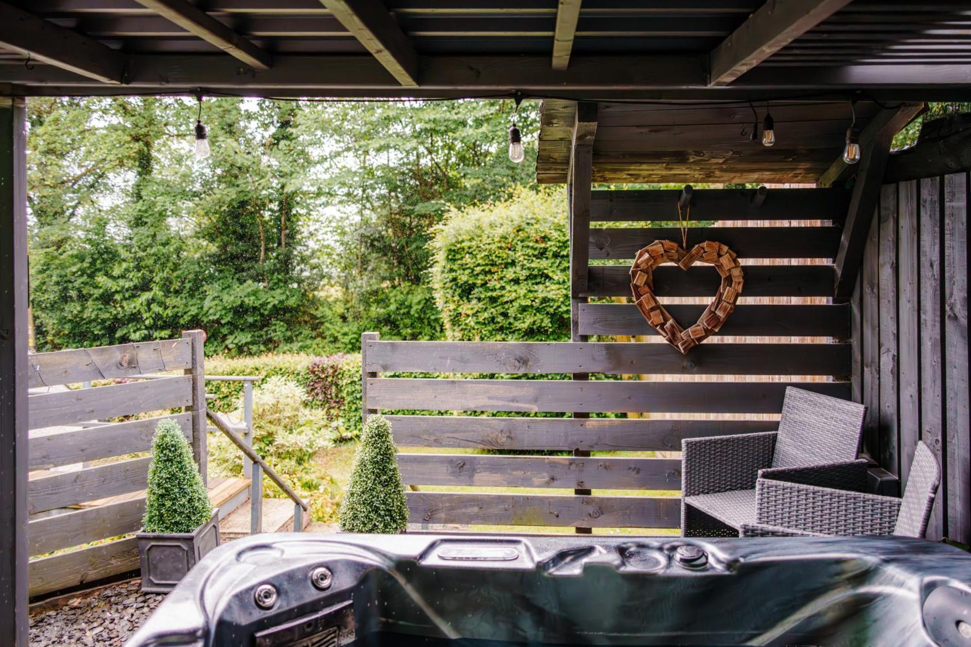 Squirrel Bank, With A Hot Tub & Parking Βίλα Bowness-on-Windermere Εξωτερικό φωτογραφία